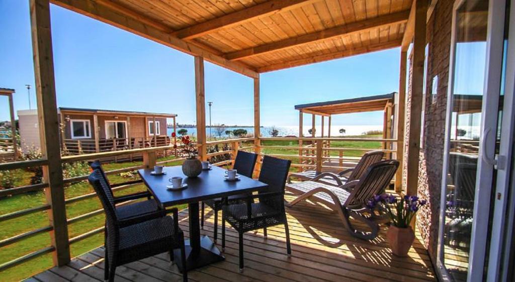 Holiday Mobile Homes Park Riviera Karigador Quarto foto